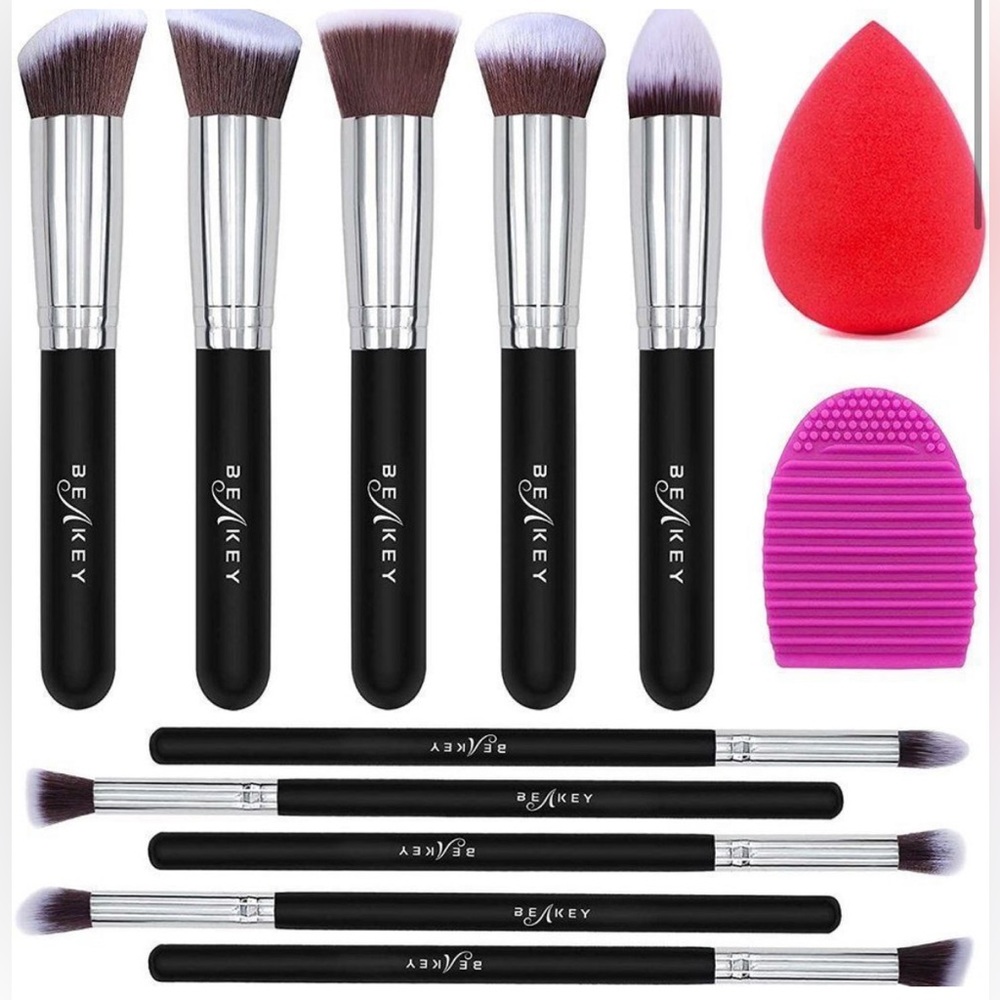 Beakey makeup brush set - 10 brushes, sponge & brush cleaner